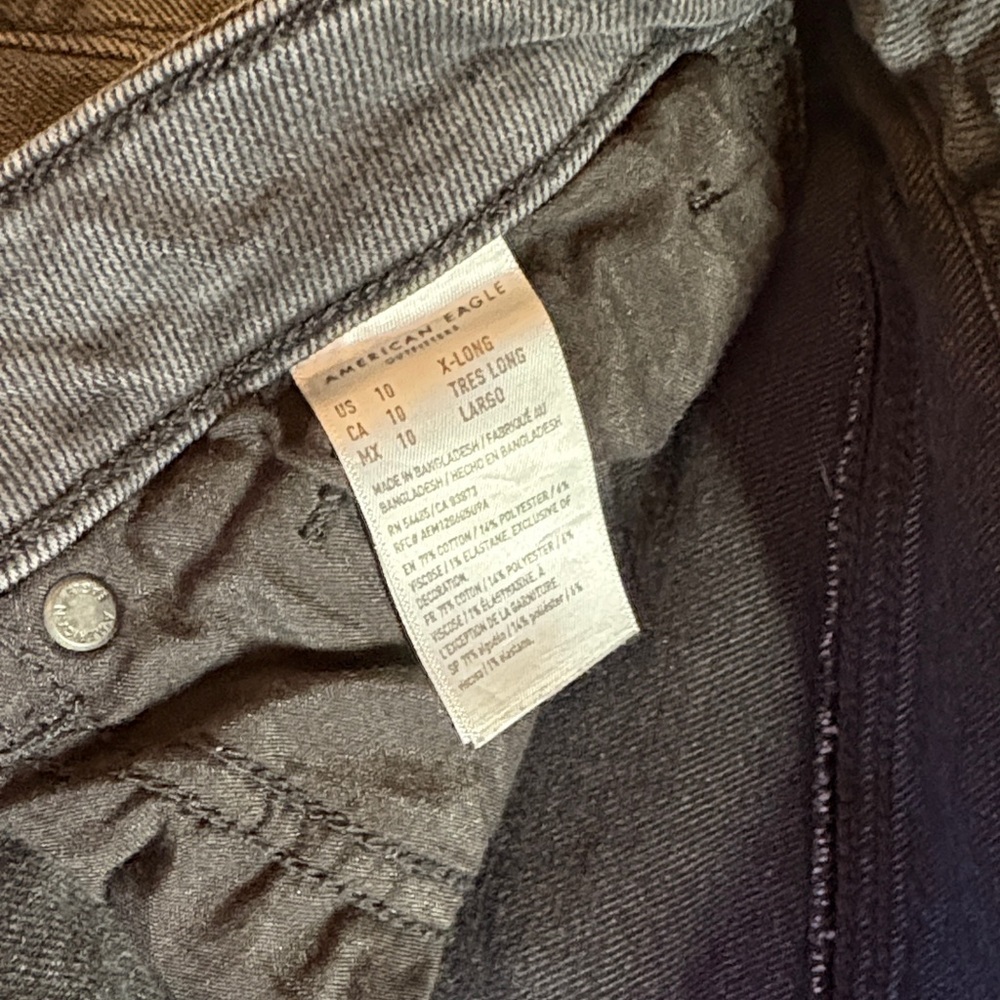 American Eagle High Rise Mom Jeans - Picture 4 of 6